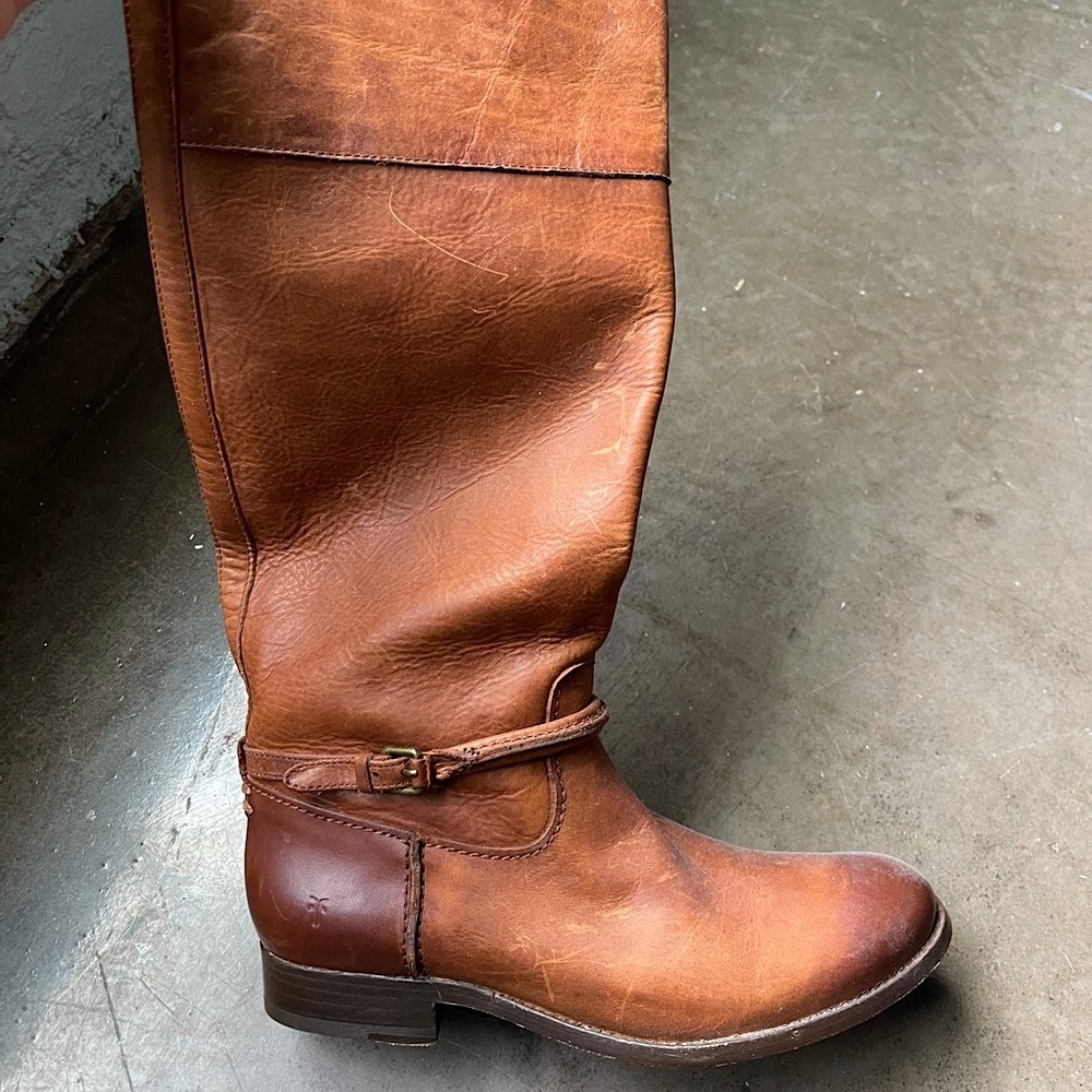 LIKE NEW FRYE boots. Size 7